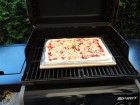 Recept na brusinkovou pizzu na grilu Weber