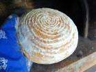 Kváskový chleba z domácí hliněné pece