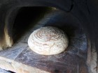 Kváskový chleba z domácí hliněné pece