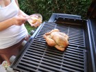 Kuře na grilu Weber s bylinkovým máslem