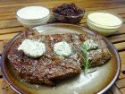 Rib Eye steak na pepři s bylinkovým máslem