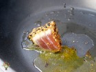 Smažený tuňák se sójovou omáčkou