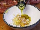 Grilovaná vepřová krkovice na grilu Weber