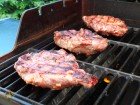 Grilovaná vepřová krkovice na grilu