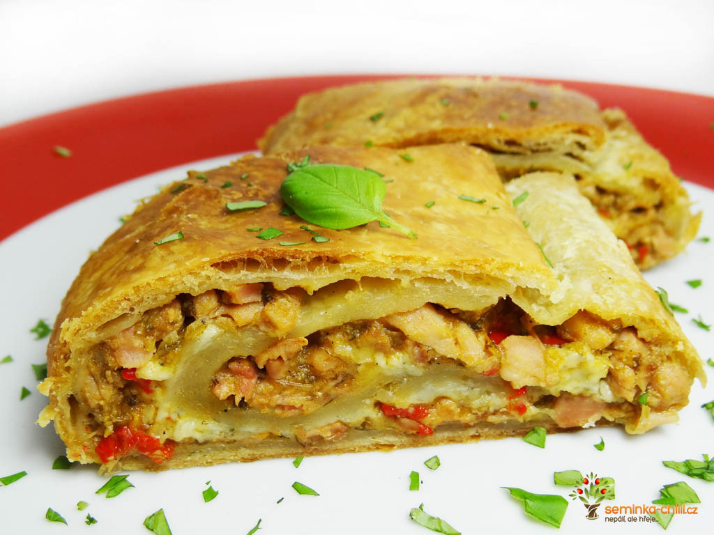 Recept na Plněný závin masovou směsí s chilli papričkama Plněný závin masovou směsí s chilli