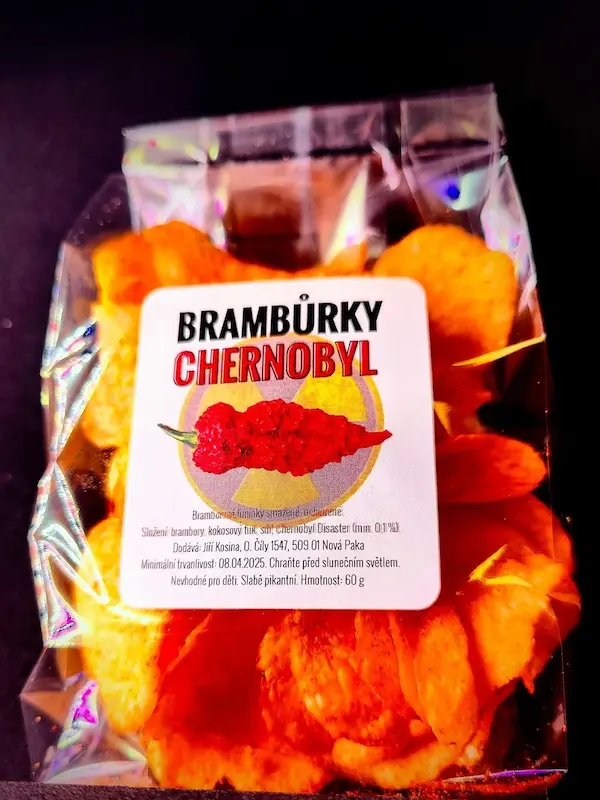 nejpálivější brambůrky, chilli koření 7 Pot Chernobyl Disaster, kořeněné brambůrky v průhledném sáčku