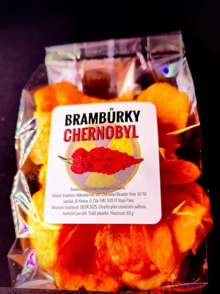 nejpálivější brambůrky, chilli koření 7 Pot Chernobyl Disaster, kořeněné brambůrky v průhledném sáčku